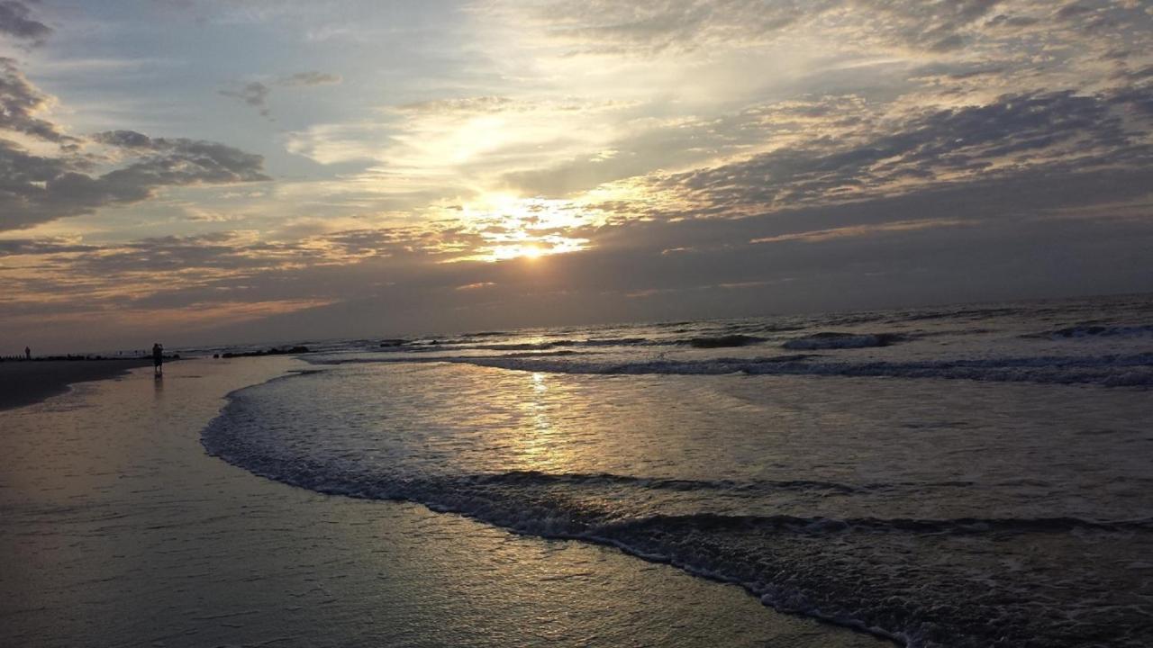 Folly Vacation Laid Back Casual Beach Bungalow 209-B Folly Beach Exteriér fotografie
